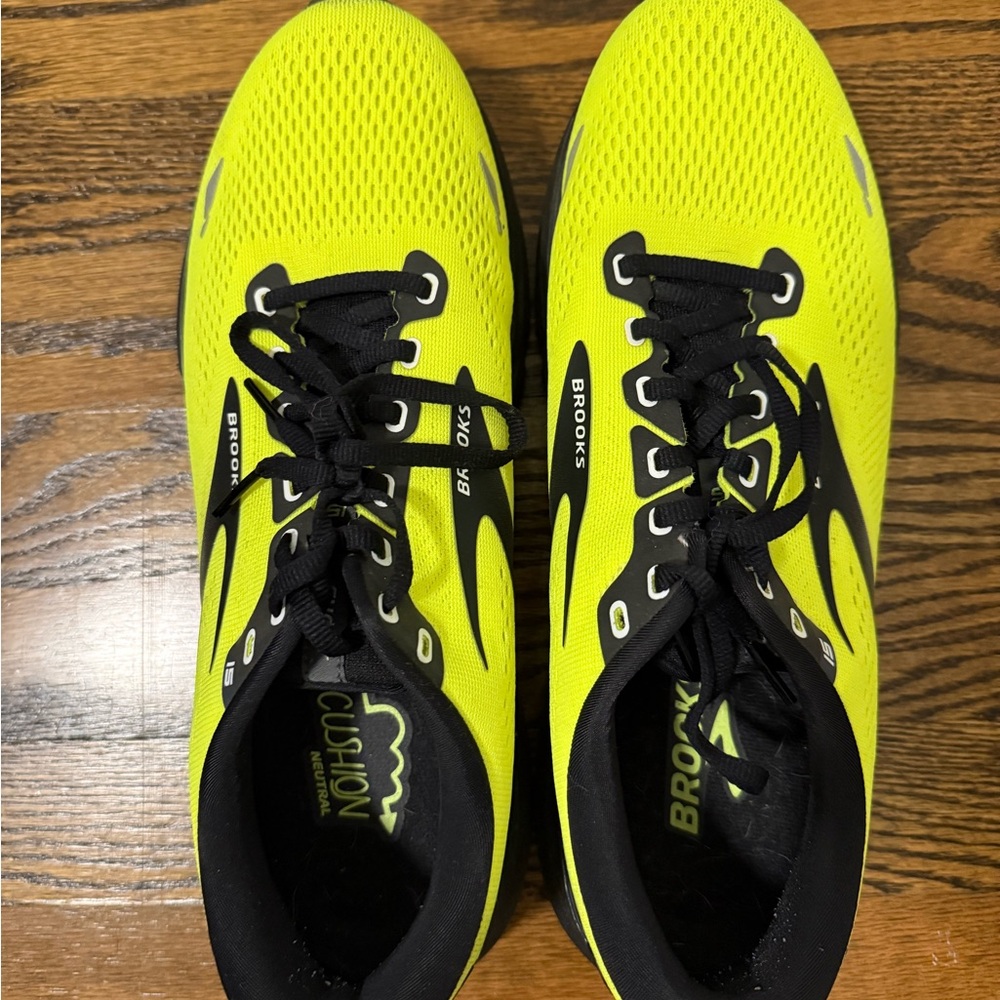 Brooks Men's Neon Yellow Athletic Shoes